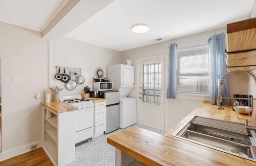 Midtown Apartment | 70's Boho 1 BR Near Zoo/Liberty Bowl/BBQ Fest!
