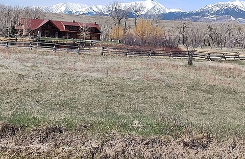 Big Timber House | 7000 sq ft log home located on the Sweet grass Creek