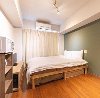 Dotonbori Apartment | 702 道頓堀側のお部屋 中心地へのアクセス抜群 ダブルベッド1台
