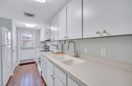 Harbour Town House | 703 Schooner Court sleeps 7 with Calibogue sound views in Harbour Town. Book your stay today!
