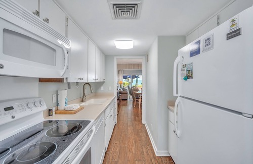 Harbour Town House | 703 Schooner Court sleeps 7 with Calibogue sound views in Harbour Town. Book your stay today!