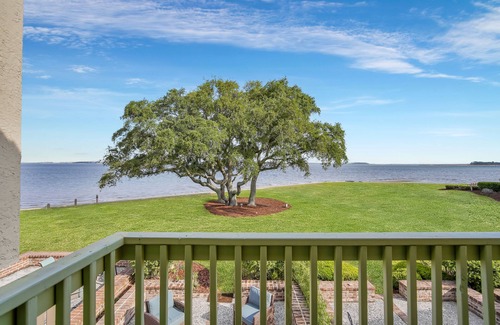 Harbour Town House | 703 Schooner Court sleeps 7 with Calibogue sound views in Harbour Town. Book your stay today!
