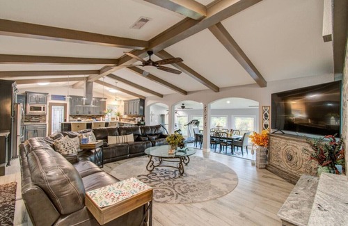 Wild Peach Village House | 7078 Gupton Rd New Brazoria T