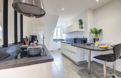 Tours City Centre Apartment | 70m2 in the Hyper Centre in Tours, Air conditioning