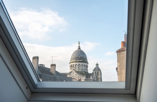 Tours City Centre Apartment | 70m2 in the Hyper Centre in Tours, Air conditioning