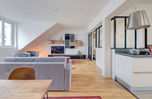 Tours City Centre Apartment | 70m2 in the Hyper Centre in Tours, Air conditioning