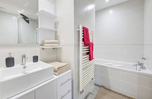 Tours City Centre Apartment | 70m2 in the Hyper Centre in Tours, Air conditioning