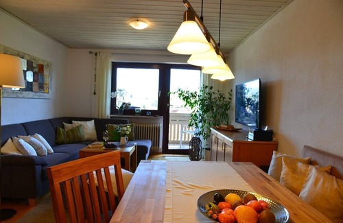 Zwiesel Apartment | 70qm große Ferienwohnung mit zwei Schlafzimmern und Balkon
