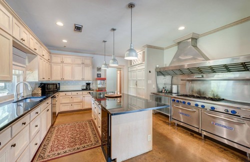 Fort Worth House | 71 Acre Estate - 21 Beds, River, Pool, 11 Miles From Downtown Fort Worth!