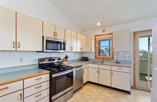 South Nags Head House | 7120 Twelfth of Never * 4 Min Walk to the Beach