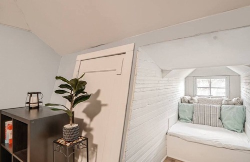 East Side House | 717 Woodward · Historic Southern Belle - Walk to Hot Spots!