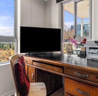 Darling Harbour House | 72-2HS Abnb-Style Urban Pearl, Parking, Pool and Step to Darling Harbour