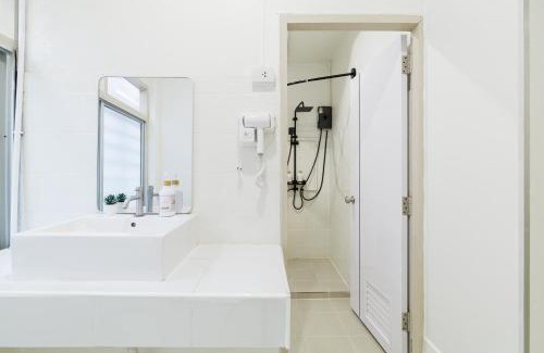 Phra Khanong Apartment | 72 House & Cafe