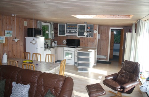 Ronbjerg Cottage | 72 m2 lovely summer cottage situated on 2,850 m2 nature ground. Near the beach.