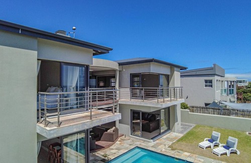 De Kelders Apartment | 72 on Vyfer | Family friendly | Whale watching | Pool