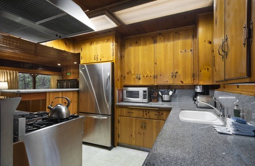 North Wawona Cabin | (72) Sequoia (1 Bedroom Only)