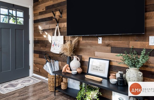 Norton Shores House | 720 Lakehouse Summary