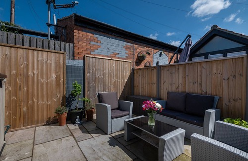 Heworth Apartment | 73 East Parade, Cherry Tree Apt · Modern 3-bed Duplex Apt in York with 75 inch TV I Pass The Keys