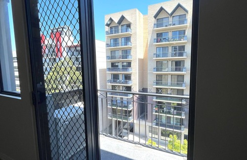 East Perth Apartment | 73 Peaceful &Private 2BR Parkng