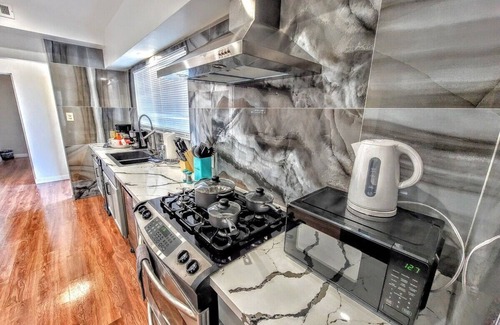Beverly Green House | #74Hub w/Kitchen: Mins to LV Strip/Dwtn/Con Centern