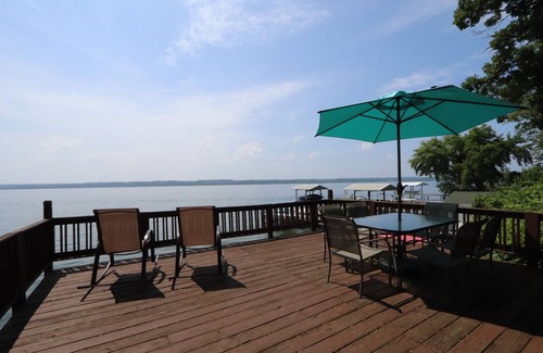 Teall Beach House | 75 Ft Of Private Lakefront!