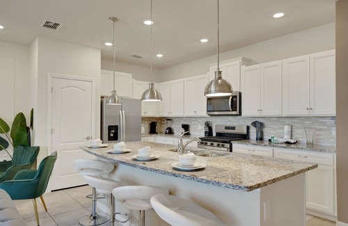 Loughman House | 7589OSL-Spacious 5BD townhouse in Solterra Resort, Davenport, perfect for 10 guests.