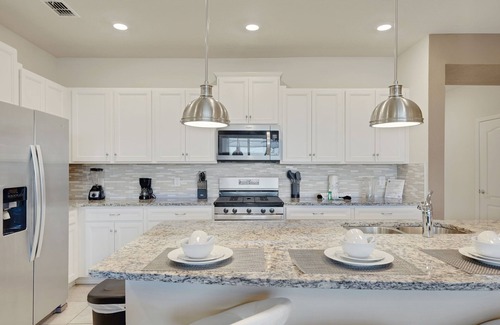 Loughman House | 7589OSL-Spacious 5BD townhouse in Solterra Resort, Davenport, perfect for 10 guests.