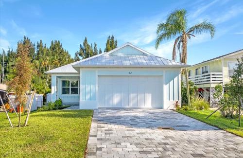 Naples Park Apartment | 767 NEW! World Class Luxury Home w Heated Saltwater Pool