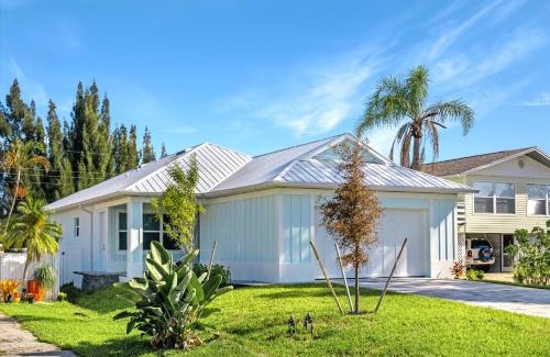 Naples Park Apartment | 767 NEW! World Class Luxury Home w Heated Saltwater Pool