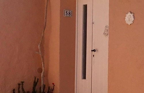 Cavalaire-sur-Mer House | 76qm on 2 lvls, GardenTerrace, Balcony, 2BR, living room, toilet, bath, kitchen