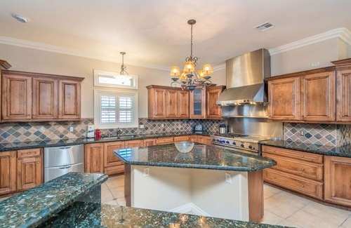 Paradise House | 777Rentals - 5BR/4.5Bath - Log Cabin Estate