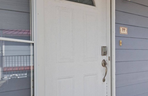Biloxi Condo | 77OS Just a short walk to the beach!