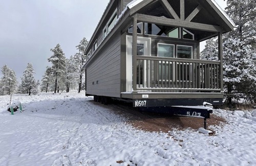 Williams Ski Chalet | 7B Cozy chalet with 1 bedroom and Wi-Fi, AC in Beautiful Williams, Forest View .