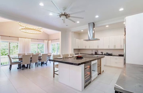 Norwalk Villa | 7BD Mention Celebration Welcomes