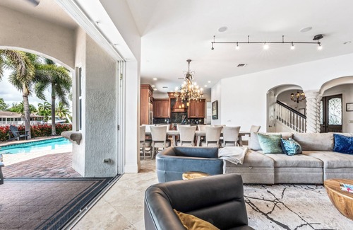 Bal Harbour House | 7bdr Heated pool Waterfront Mansion 6 min beach + Paddleboard + Kayaks