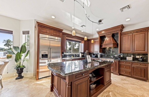 Bal Harbour House | 7bdr Heated pool Waterfront Mansion 6 min beach + Paddleboard + Kayaks