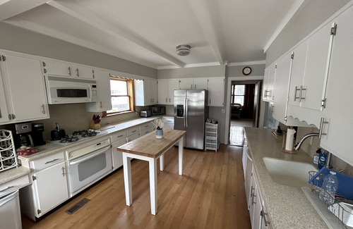 Avon House | 7br/3.5ba Classic Bay Head Beach House Steps To The Beach