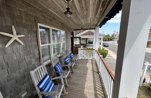 Avon House | 7br/3.5ba Classic Bay Head Beach House Steps To The Beach