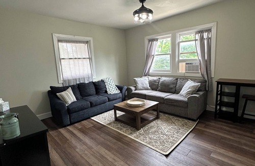 Cortland House | 7BR/3BA Home on Lincoln