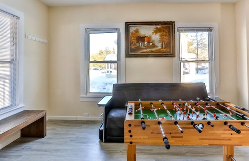 Tannersville Ski Chalet | 7BR 3Bath Chalet Modern Home 5mins from Hunter