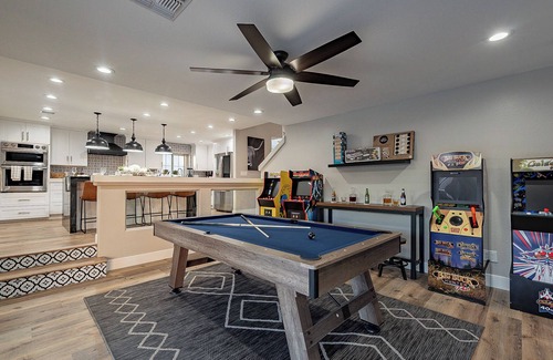 Phoenix House | 7BR/4BATH Escape w/HEATED Pool, Billiards, Arcade Room, Hot Tub & Mini Golf
