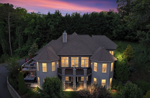Asheville Villa | 7BR/5BA Asheville Luxury Mansion w/Sauna/Steam/Cold/Hottub/Gamerm/MovieTheatre