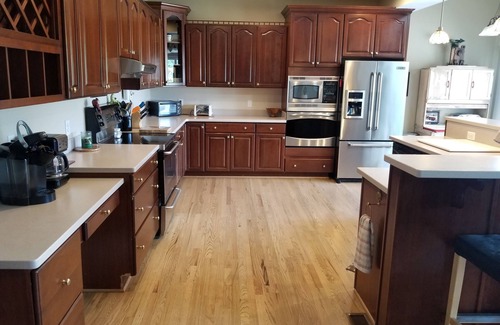 Livingston House | 7BR wf,hot tub,beach,kayaks,public side,pets, August special-book 2; get 1 free