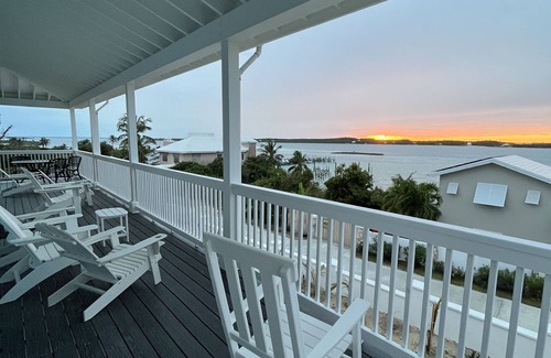 Hope Town House | 7BR7BA, Pool, 2 Boat slips, step to Tahiti Beach, Sleeps 18, +cabana adds on 2