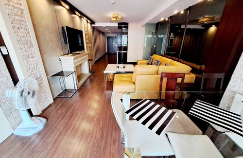 Khlong Toei Nuea Apartment | 7C - 2 Bedroom Downtown Apartment with shared Pool