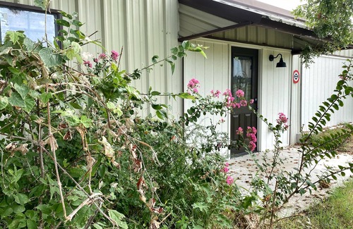 Riesel House | 7Js Waco Western Club - Privacy, View, Pool & Hot Tub