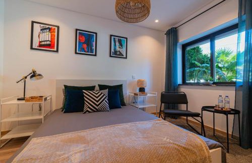 Santo Antonio dos Olivais House | 7Min to Uni Sé-Velha - AC - Work Desk - 300MBs WiFi - Suite 3