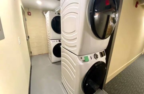 Midtown Apartment | 7min walk to DMC, Studio w/Wi-Fi