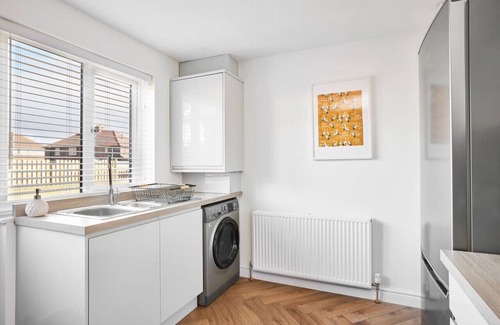 Halifax House | 7mins→Halifax/Brighouse | Pets OK | Parking 2 cars