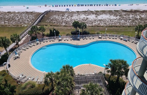 Navarre Beach Condo | 7th floor 2 bedroom 2 bath oceanfront condo at Beach Colony West.